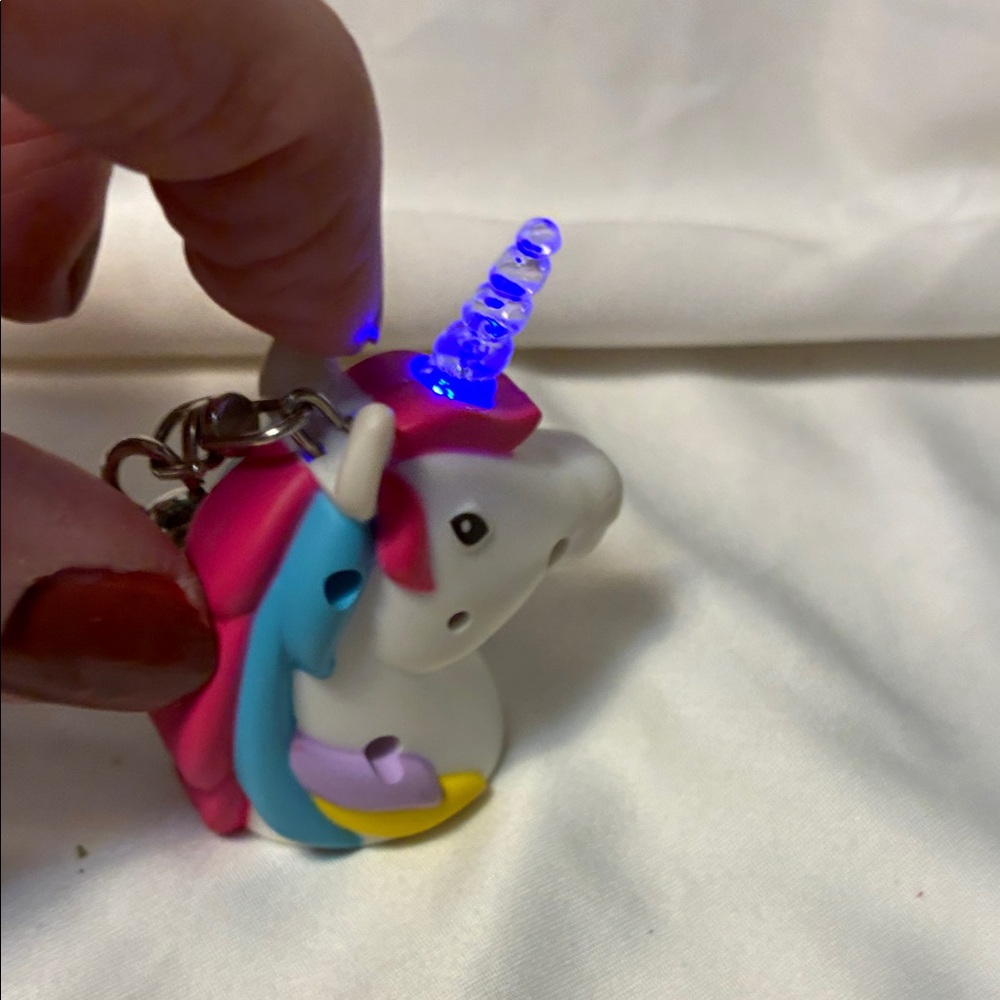 Unicorn Keychain Lights up with magical sounds by Kikkerland - Picture 4 of 11